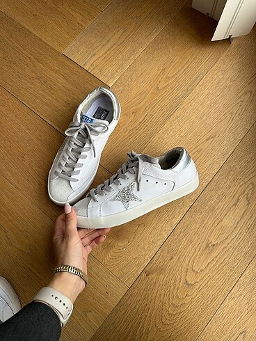 GOLDEN GOOSE