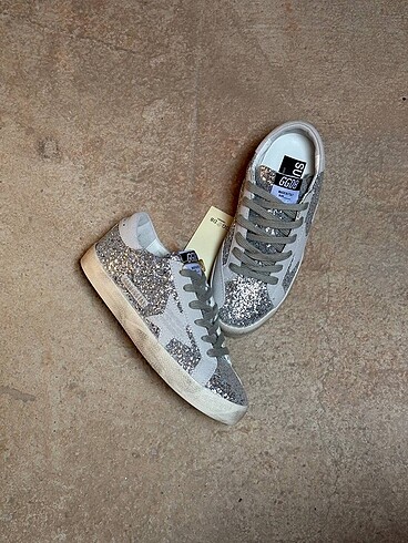 GOLDEN GOOSE