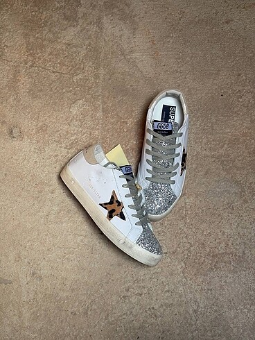 GOLDEN GOOSE