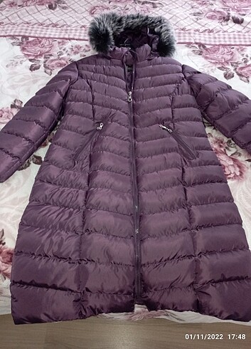 Mor şişme mont
