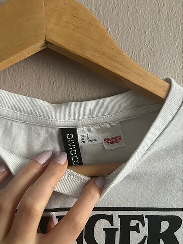 s Beden H&M stranger things lisanslı tshirt