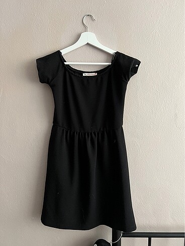 Beli lastikli siyah mini elbise