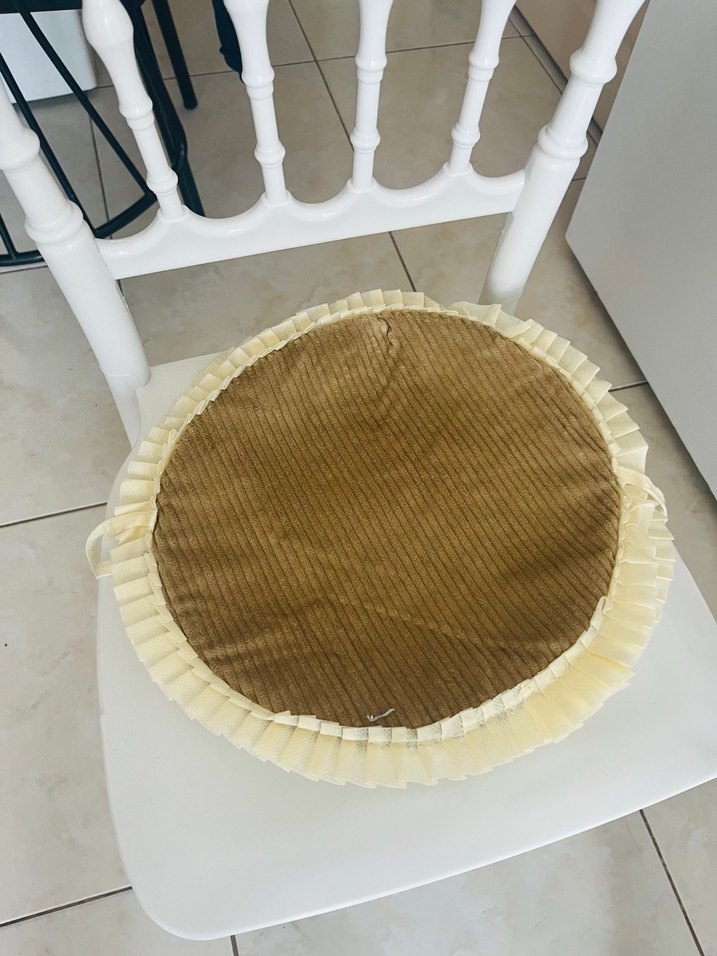 Bej Yuvarlak Klasik Sandalye Minderi - Görsel 2