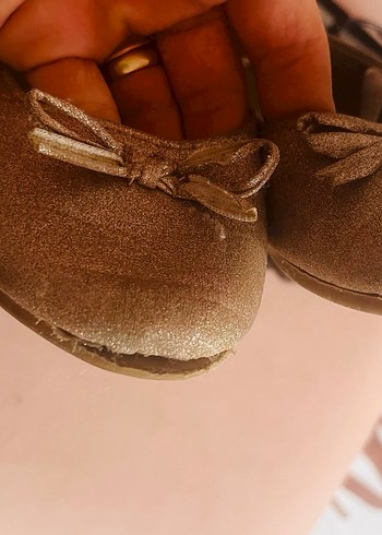 Kız Çocuk Altın Parlak Fiyonk Detaylı Babet - Görsel 3