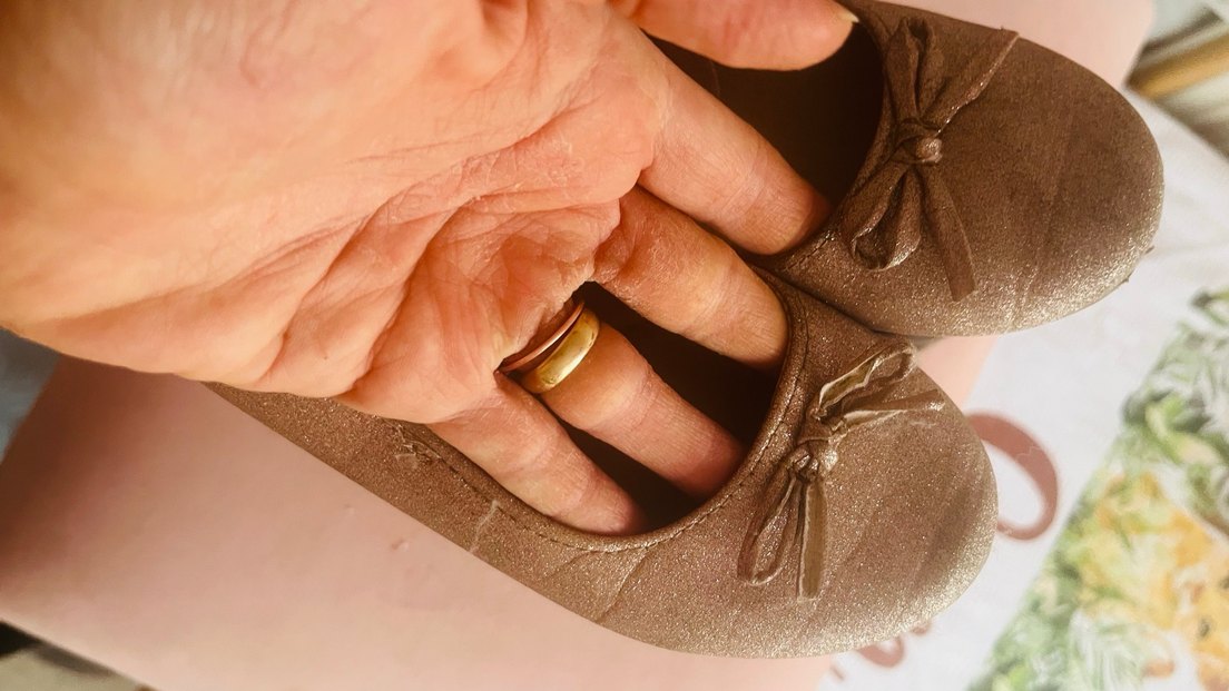 Kız Çocuk Altın Parlak Fiyonk Detaylı Babet - Görsel 4