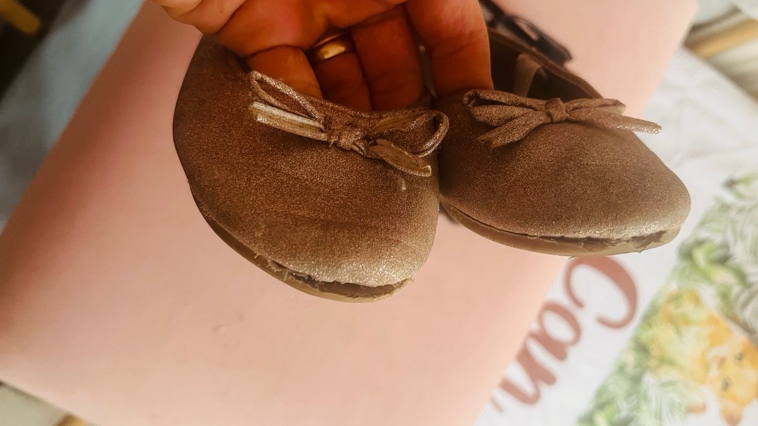 Kız Çocuk Altın Parlak Fiyonk Detaylı Babet - Görsel 3