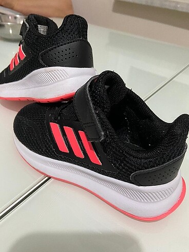 Adidas 23 Numara Adidas ayakkabı