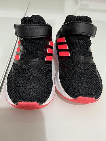 23 Beden siyah Renk 23 Numara Adidas ayakkabı