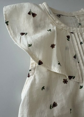 Kız Bebek Kahverengi Nakışlı Fırfırlı Takım - Görsel 4