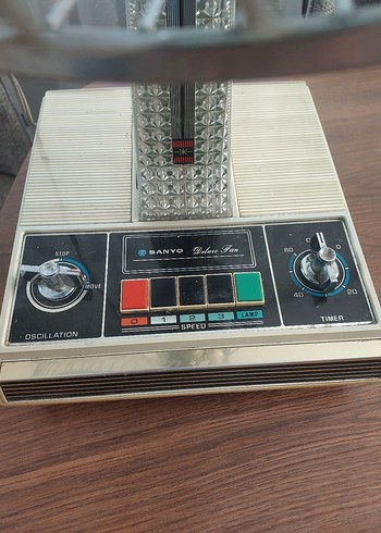 Gri ve Beyaz Masaüstü Vantilatör - Görsel 3