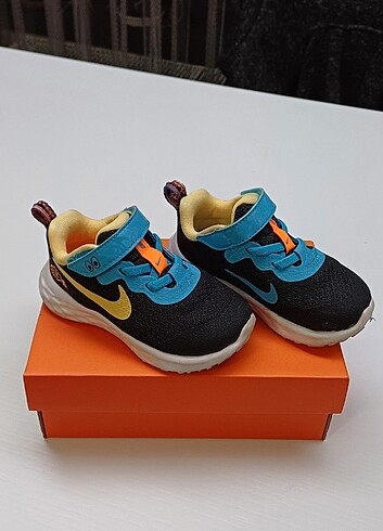 22 Beden Nike çocuk spor ayakkabı