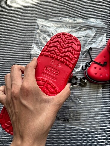 40 Beden kırmızı Renk Crocs İthal Terlik