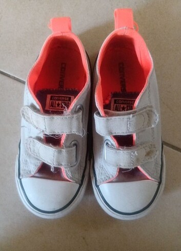 25 Beden beyaz Renk Converse ayakkabı 