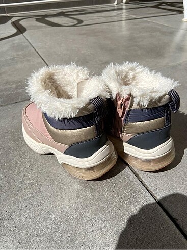 23 Beden Zara bot
