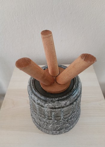 Beden gri Renk Ahşap ayaklı çiçek saksısı