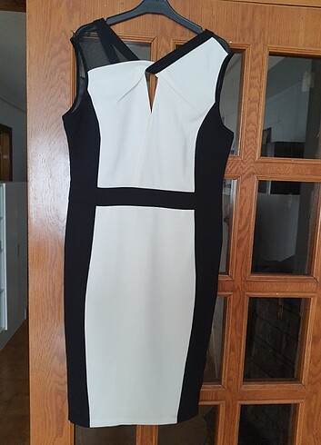 Siyah beyaz elbise