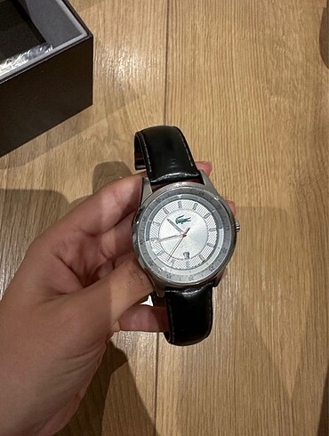 Lacoste saat