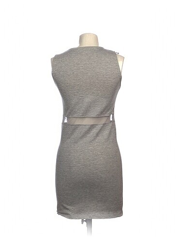 m Beden PreLoved Kısa Elbise %70 İndirimli.