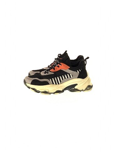 PreLoved Spor Ayakkabı %70 İndirimli.