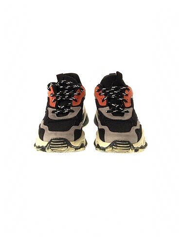 36 Beden PreLoved Spor Ayakkabı %70 İndirimli.