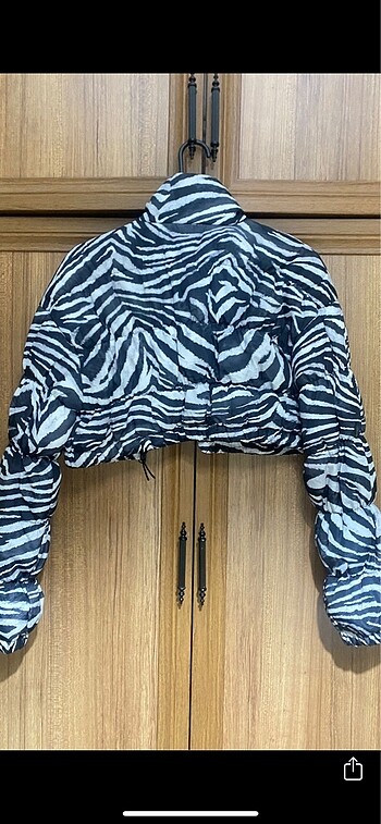 Bershka crop mont