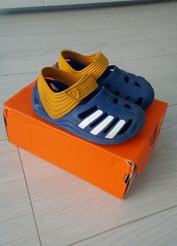 Adidas sandalet 