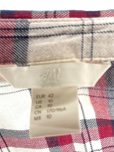 42 Beden çeşitli Renk H&M Gömlek %70 İndirimli.