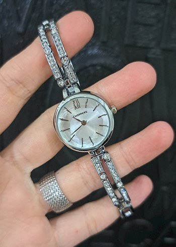 Kadın Gümüş Renkli Taşlı Klasik Saat