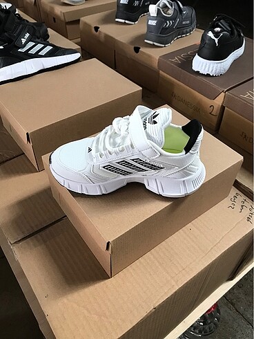 Adidas Çocuk spor ayakkabı