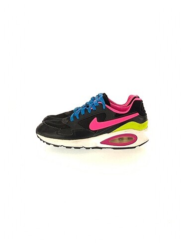 Nike Spor Ayakkabı %70 İndirimli.