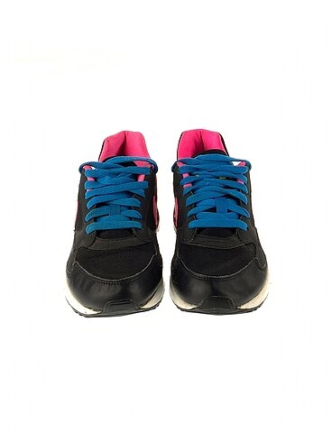 36,5 Beden Nike Spor Ayakkabı %70 İndirimli.