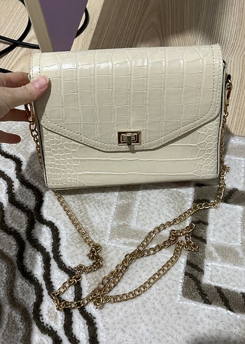 Beyaz Yılan Desenli Zincir Detaylı Deri Çanta - Görsel 3