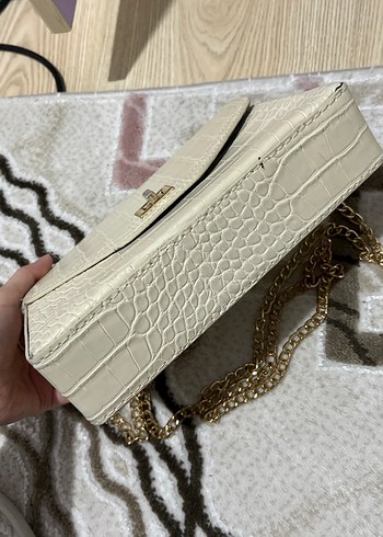 Beyaz Yılan Desenli Zincir Detaylı Deri Çanta - Görsel 5