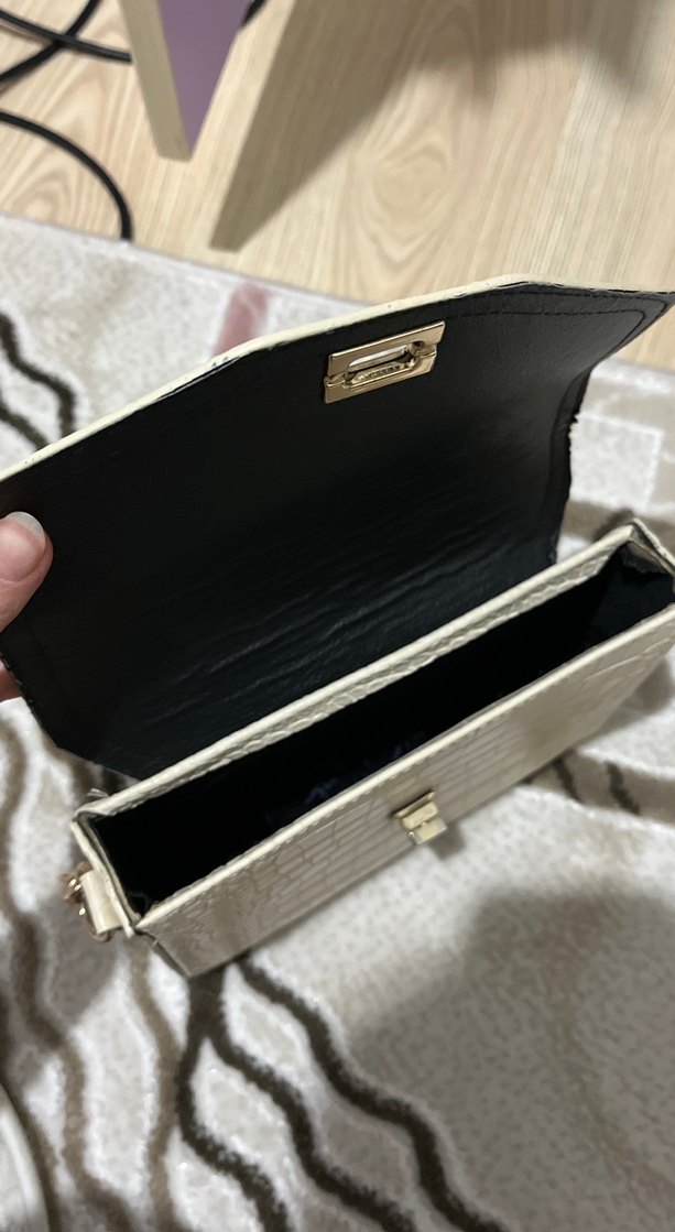 Beyaz Yılan Desenli Zincir Detaylı Deri Çanta - Görsel 4