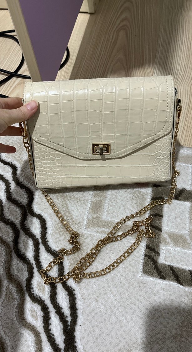 Beyaz Yılan Desenli Zincir Detaylı Deri Çanta - Görsel 3