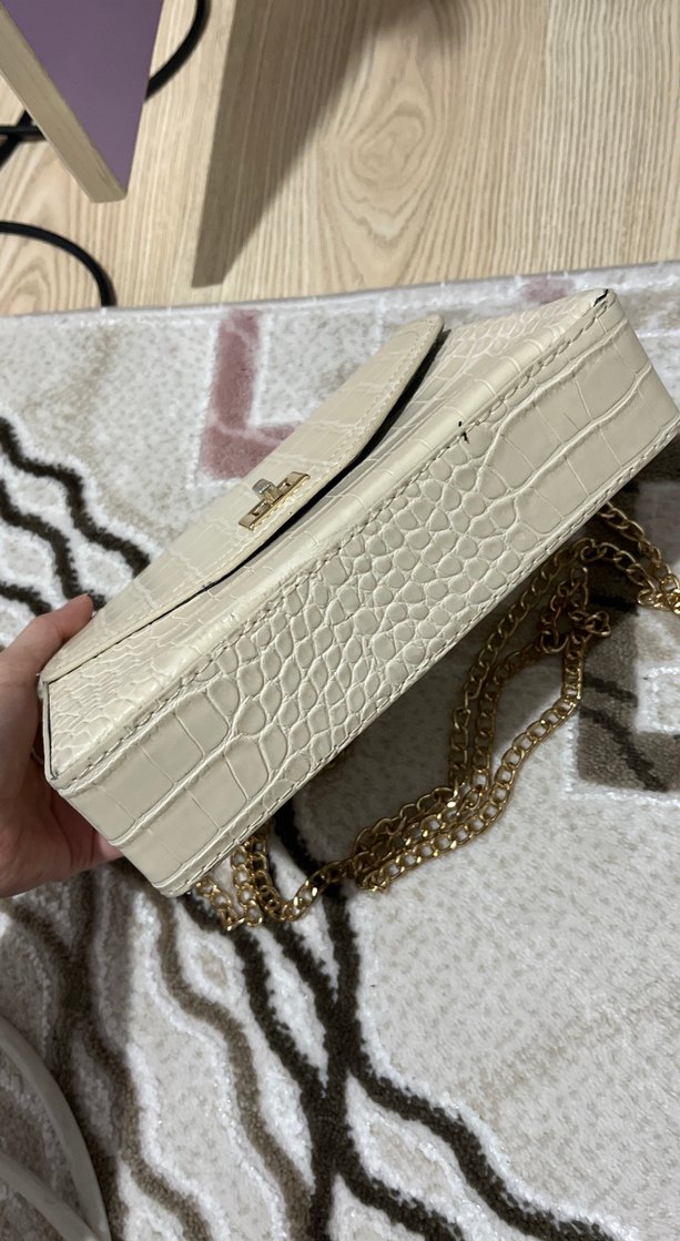 Beyaz Yılan Desenli Zincir Detaylı Deri Çanta - Görsel 5