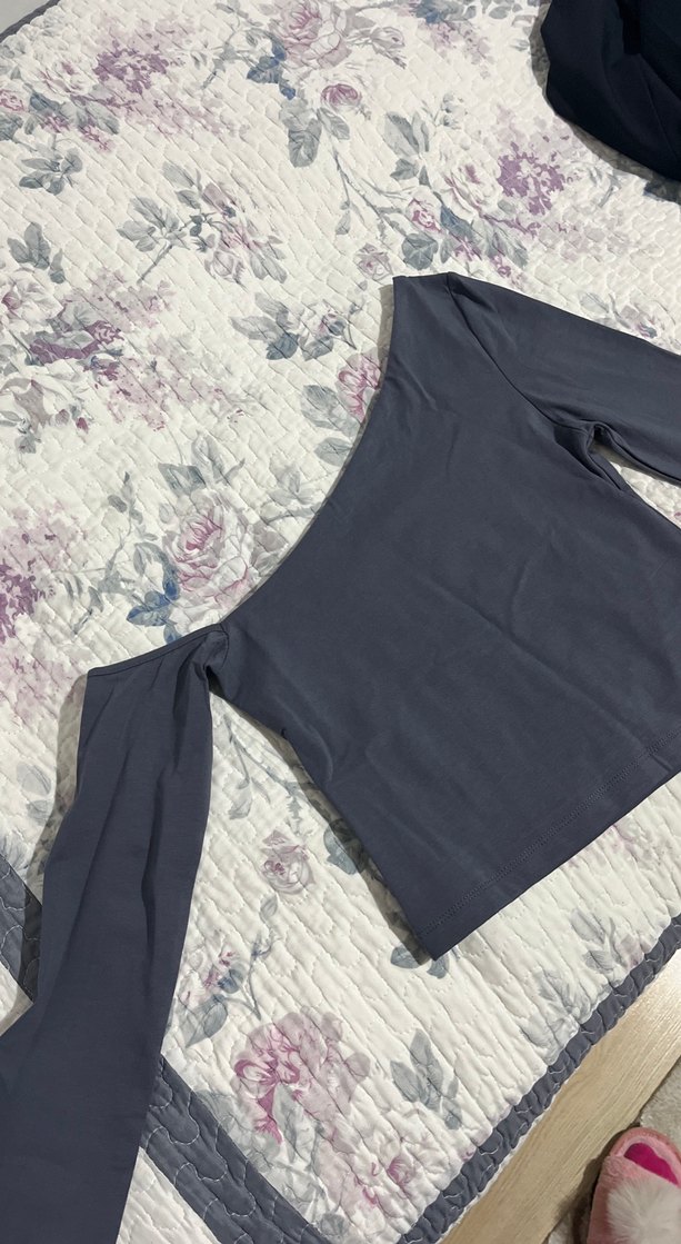 Kadın Gri Uzun Kollu Kayık Yaka Bluz - Görsel 3