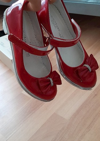 32 Beden Kız Çocuk Kırmızı Fiyonklu Babet Ayakkabı