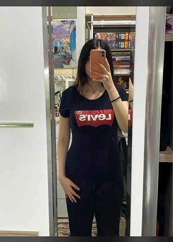 Levis Kadin Siyah Levi S Baskili V Yaka Tisort