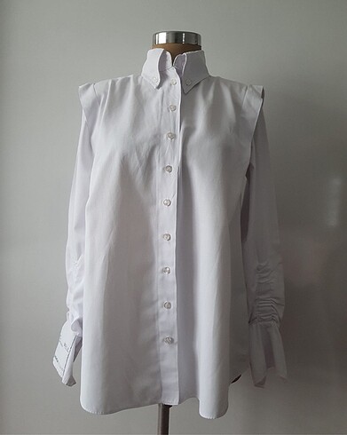 Sagaza beyaz gömlek