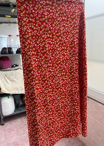 Kırmızı Çiçekli etek - Görsel 4