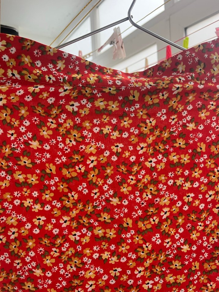 Kırmızı Çiçekli etek - Görsel 3