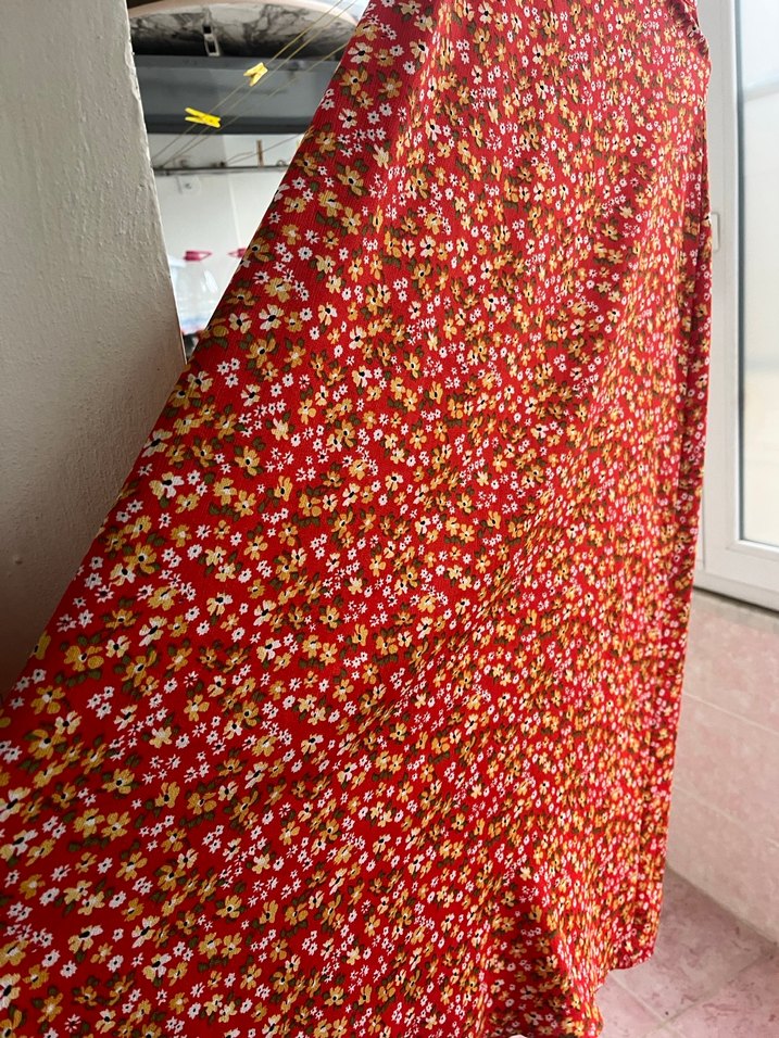 Kırmızı Çiçekli etek - Görsel 2