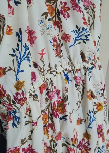 Çiçek Desenli Beyaz Mini Tulum - Görsel 3