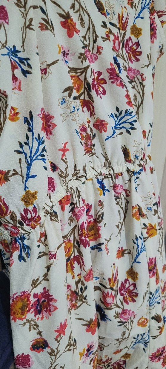 Çiçek Desenli Beyaz Mini Tulum - Görsel 3