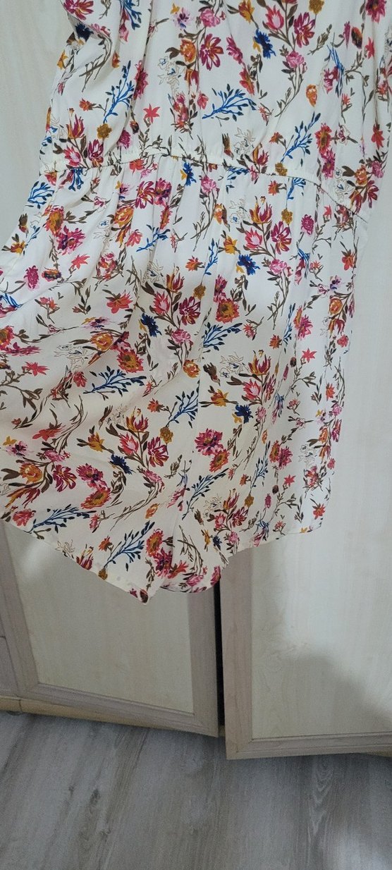 Çiçek Desenli Beyaz Mini Tulum - Görsel 5