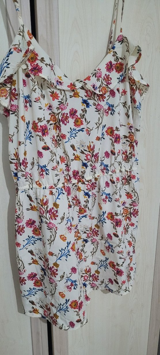 Çiçek Desenli Beyaz Mini Tulum - Görsel 4