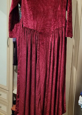 Kadife Kumaş Kuşak Detaylı Bordo Maxi Boy Elbise

Kadife Elbise - Görsel 3