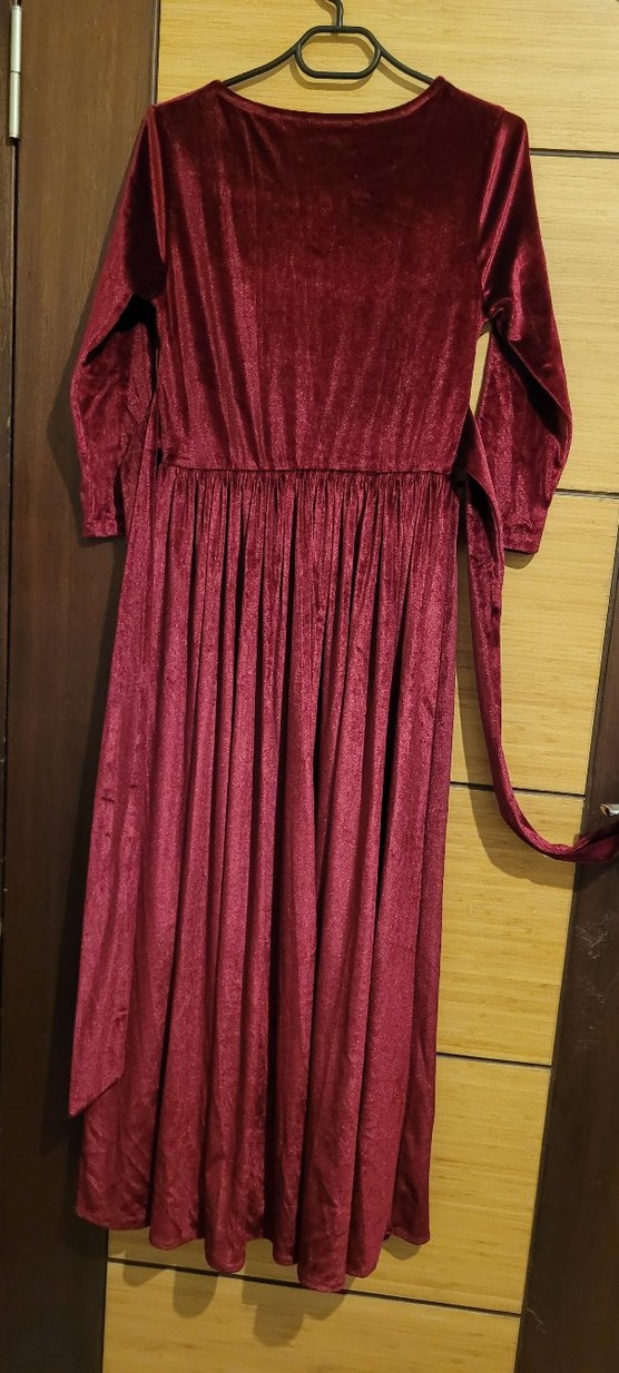 Kadife Kumaş Kuşak Detaylı Bordo Maxi Boy Elbise

Kadife Elbise - Görsel 5