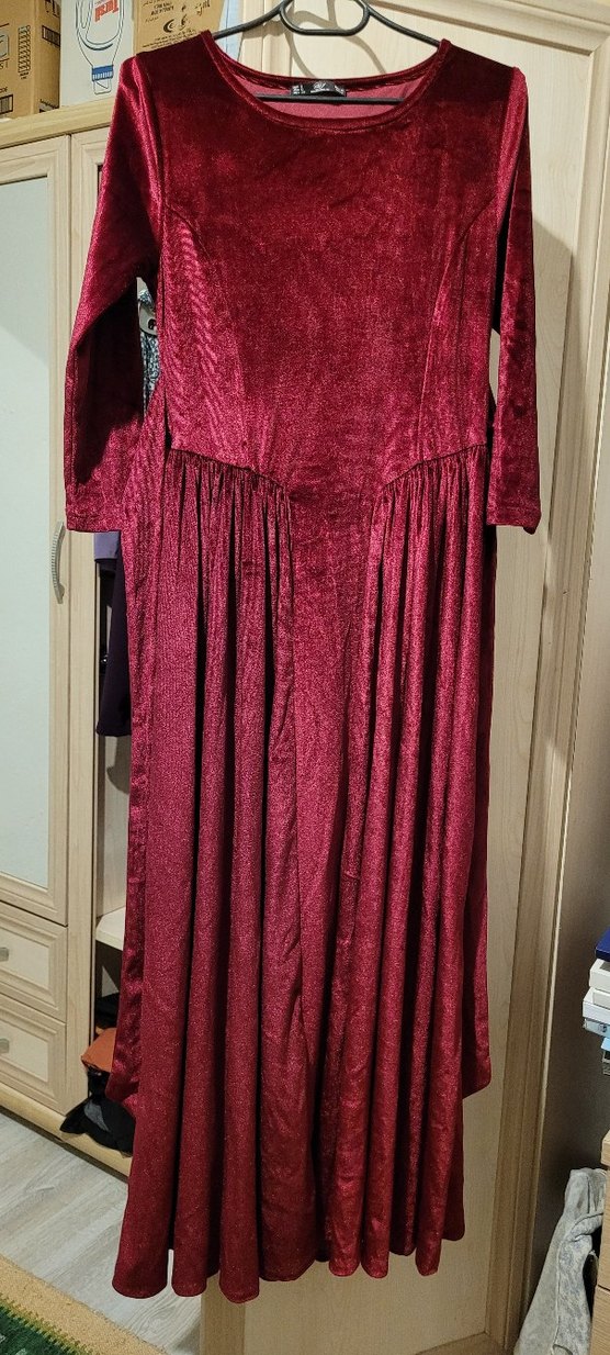 Kadife Kumaş Kuşak Detaylı Bordo Maxi Boy Elbise

Kadife Elbise - Görsel 3